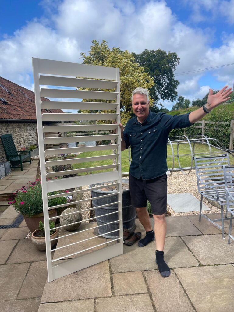 Duncan Holding Large Shutter